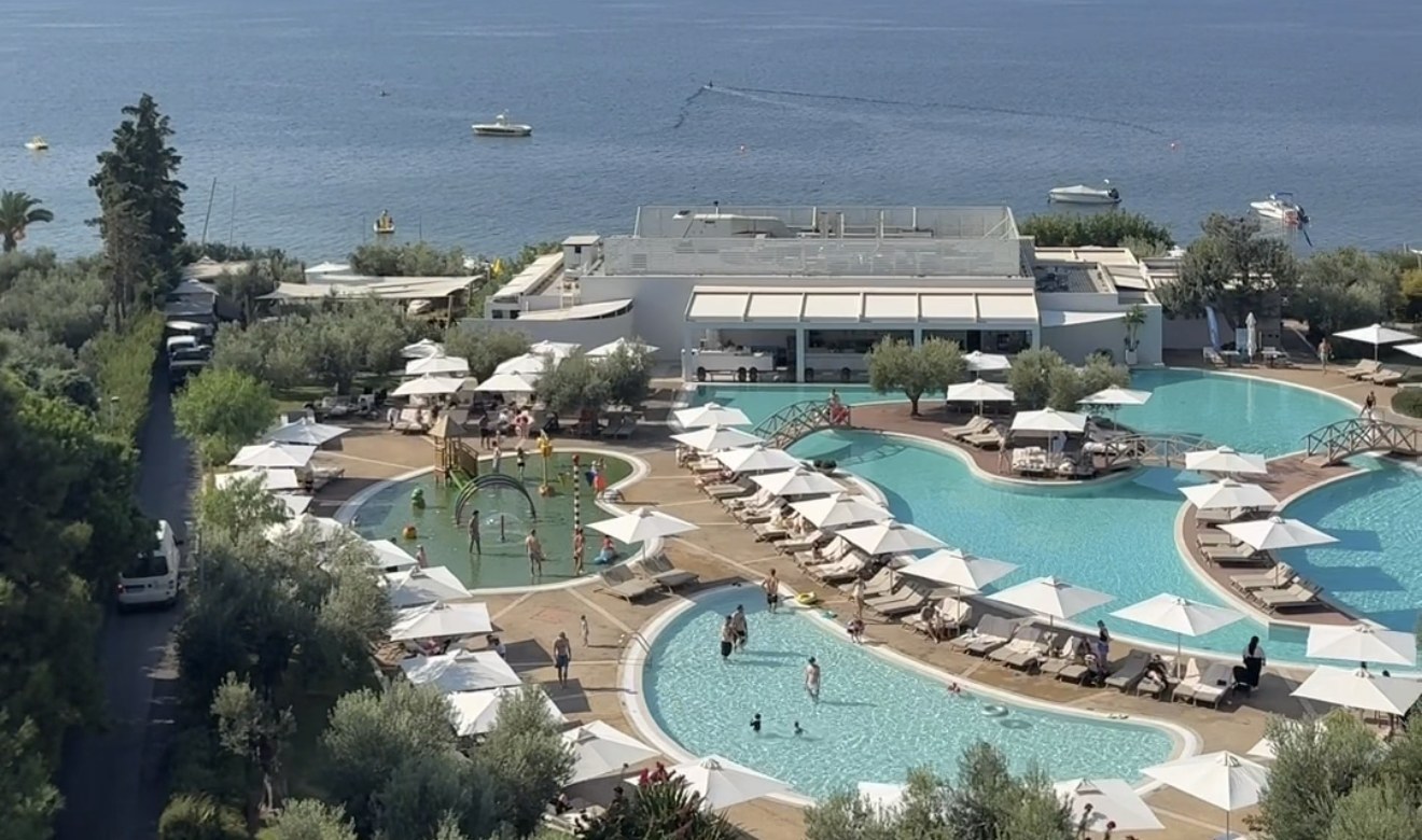 Het resort van Ikos Olivia aan zee